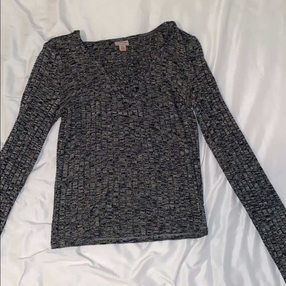 LONG SLEEVE CRISS CROSS TOP